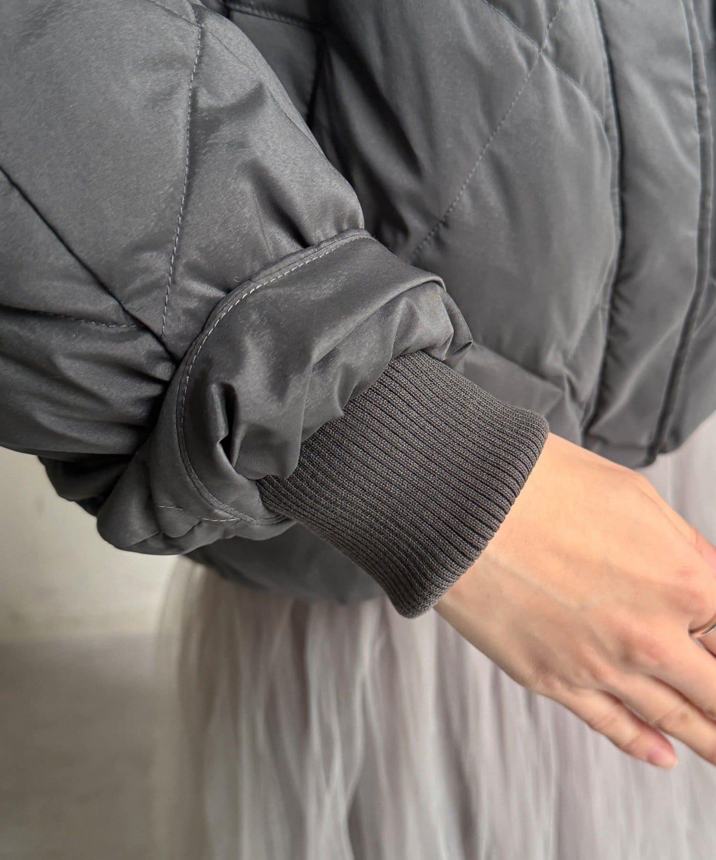 彈力塔夫綢羅紋袖短款羽絨服