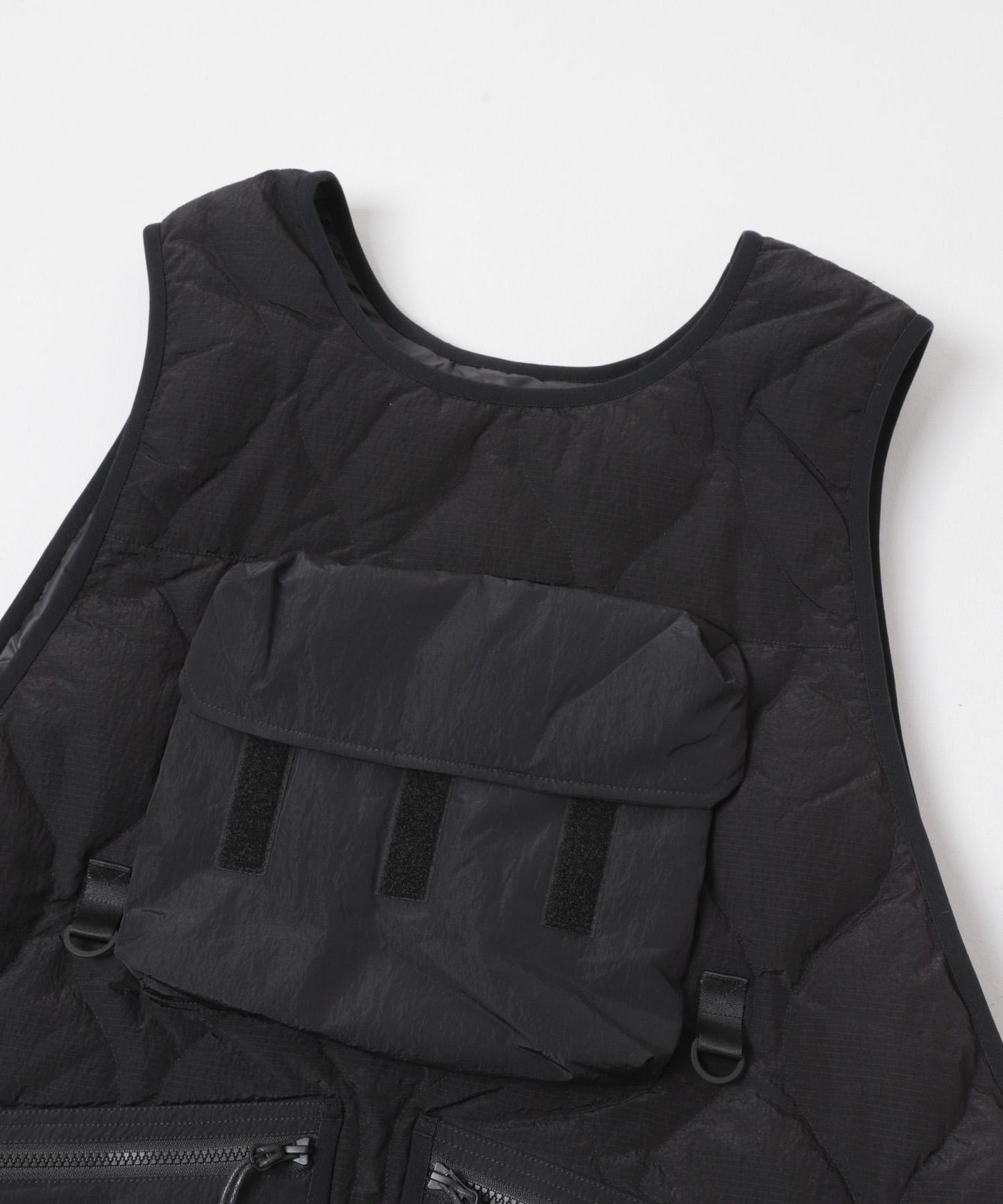 WHITE MOUNTAINEERING 菱格絎縫羽絨馬甲