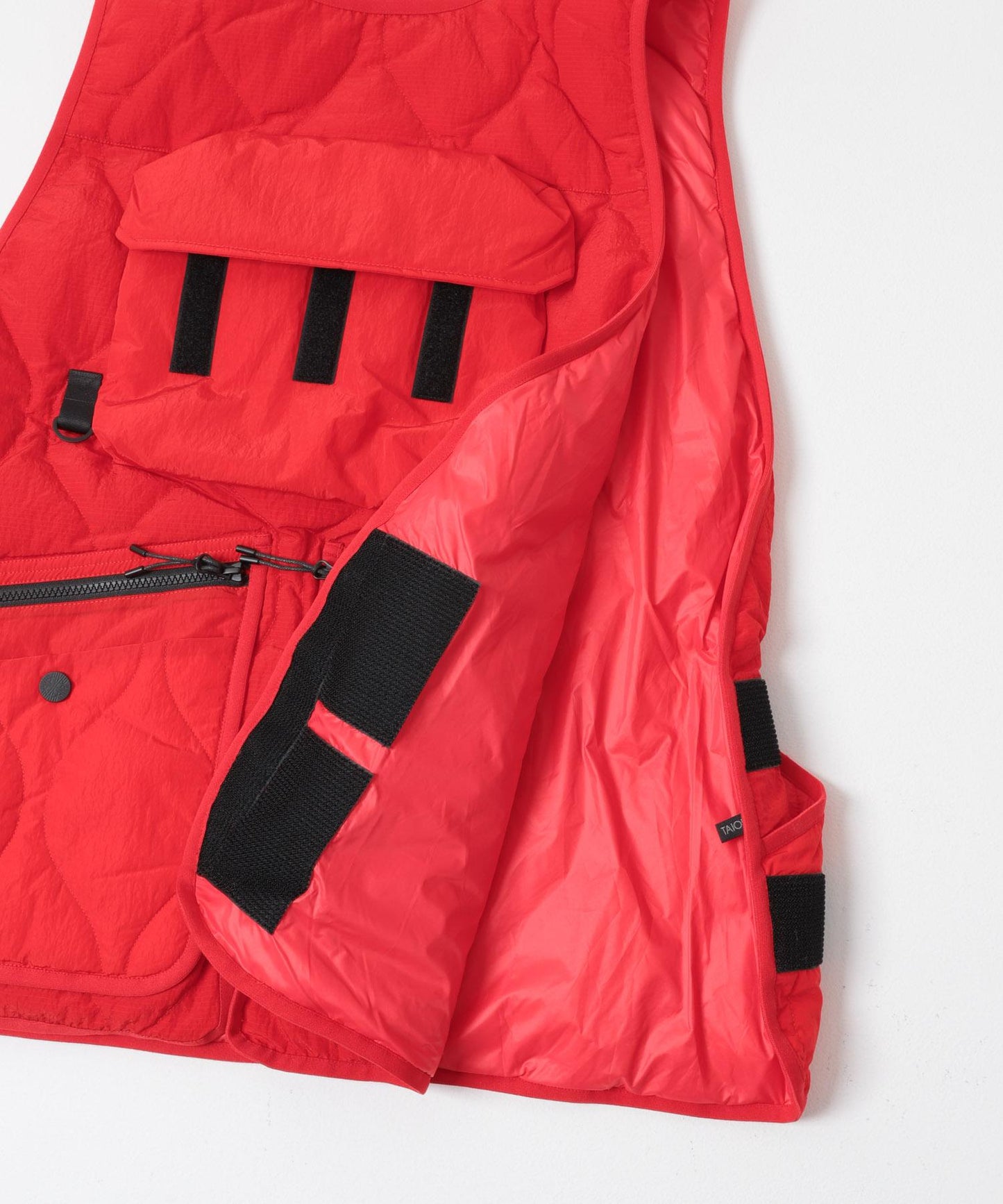 WHITE MOUNTAINEERING 菱格絎縫羽絨馬甲