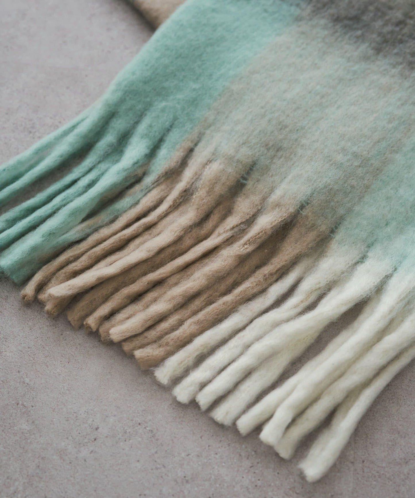 仿羊毛格紋流蘇圍巾