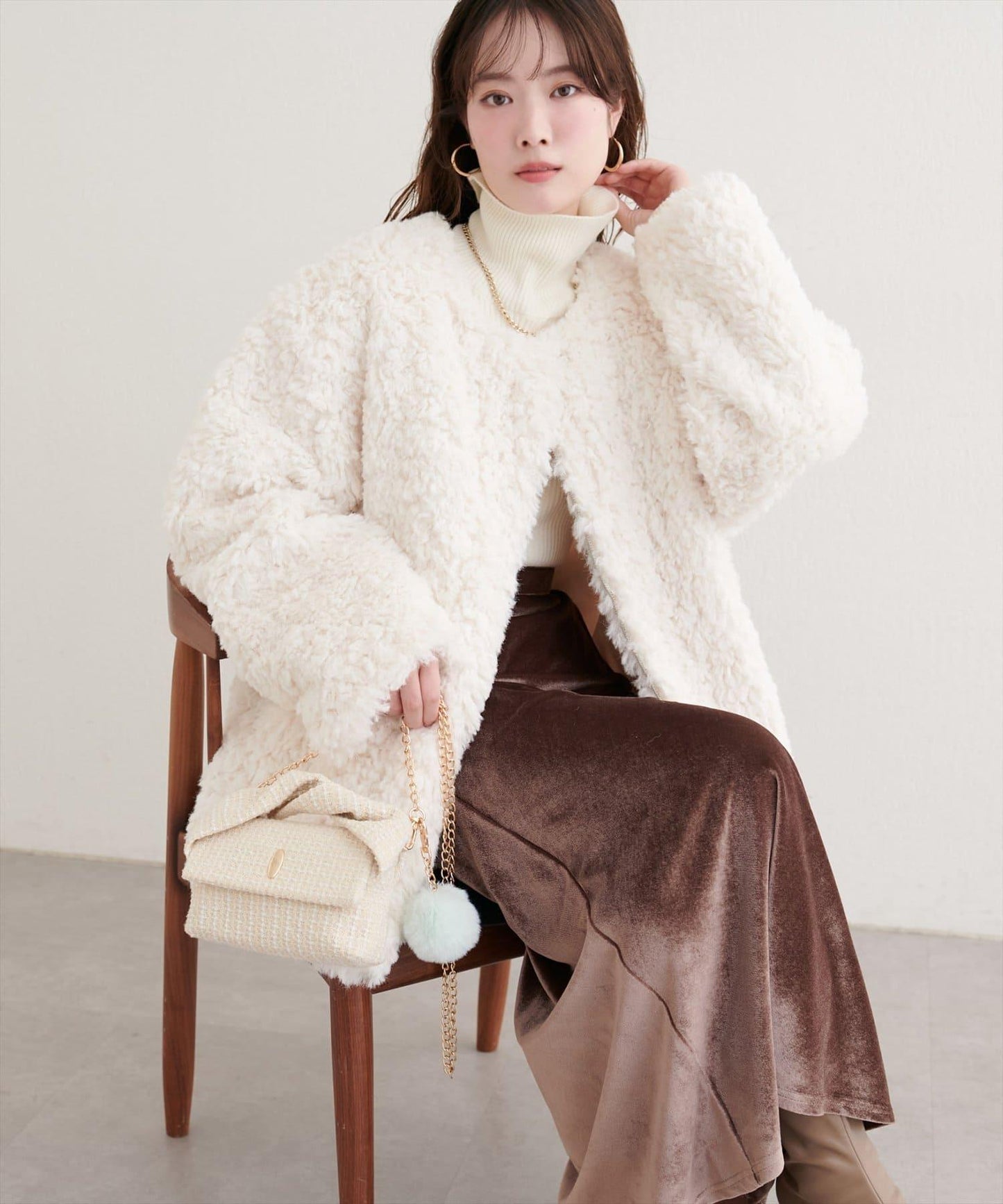 拼色仿羊羔絨中長款大衣