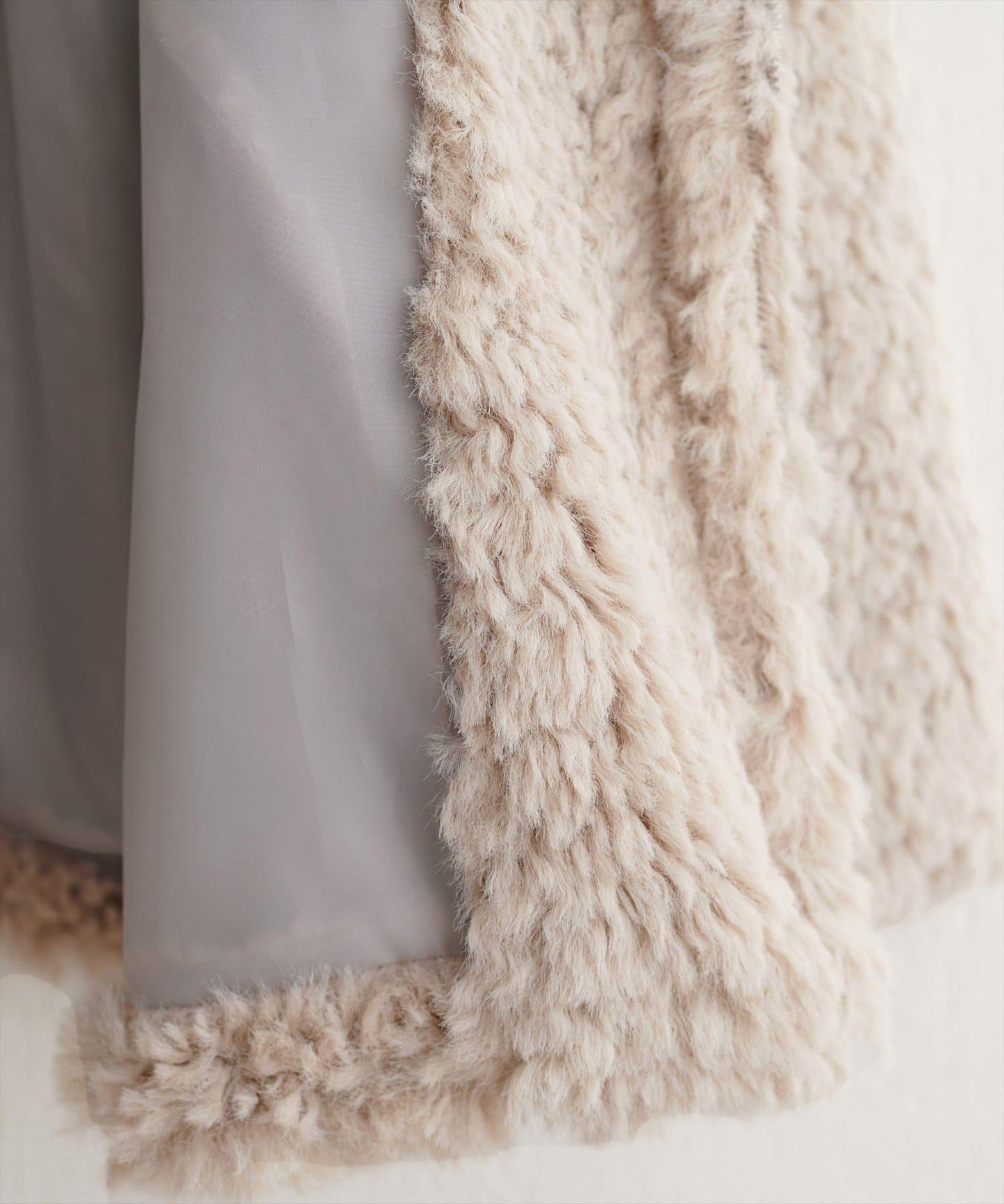 拼色仿羊羔絨中長款大衣