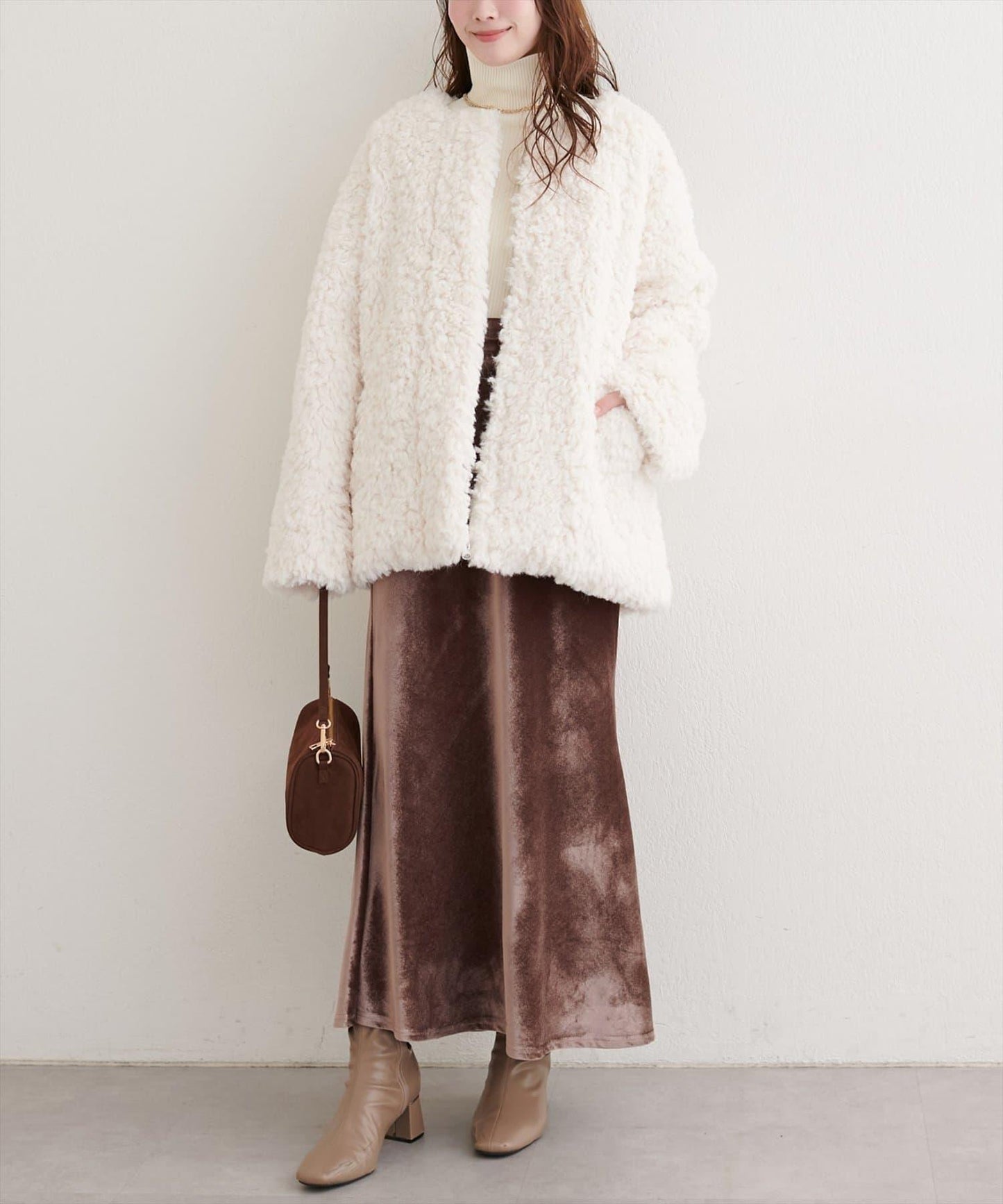 拼色仿羊羔絨中長款大衣