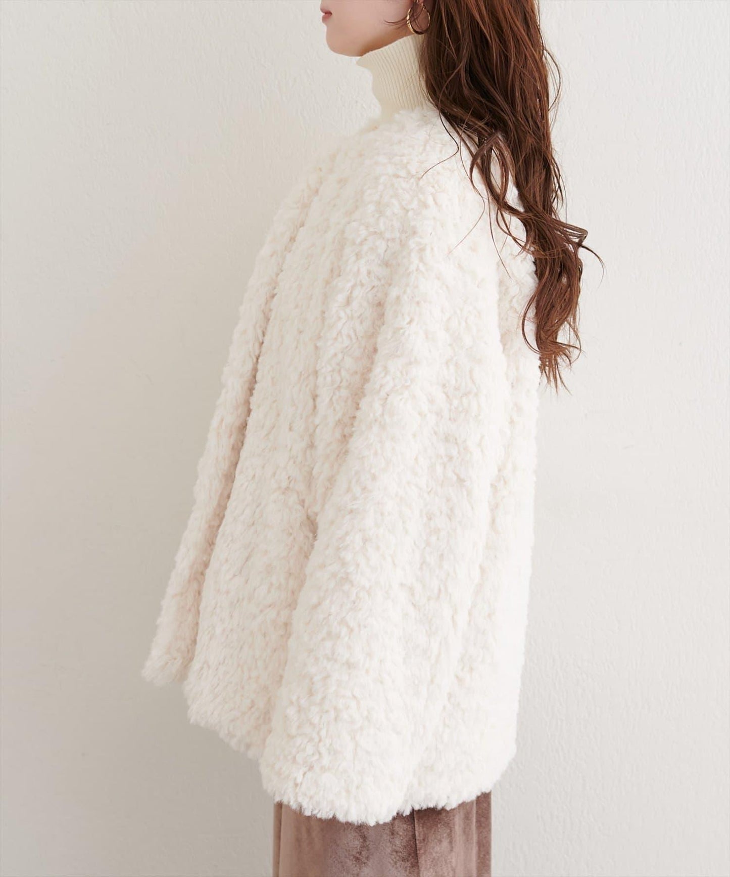 拼色仿羊羔絨中長款大衣