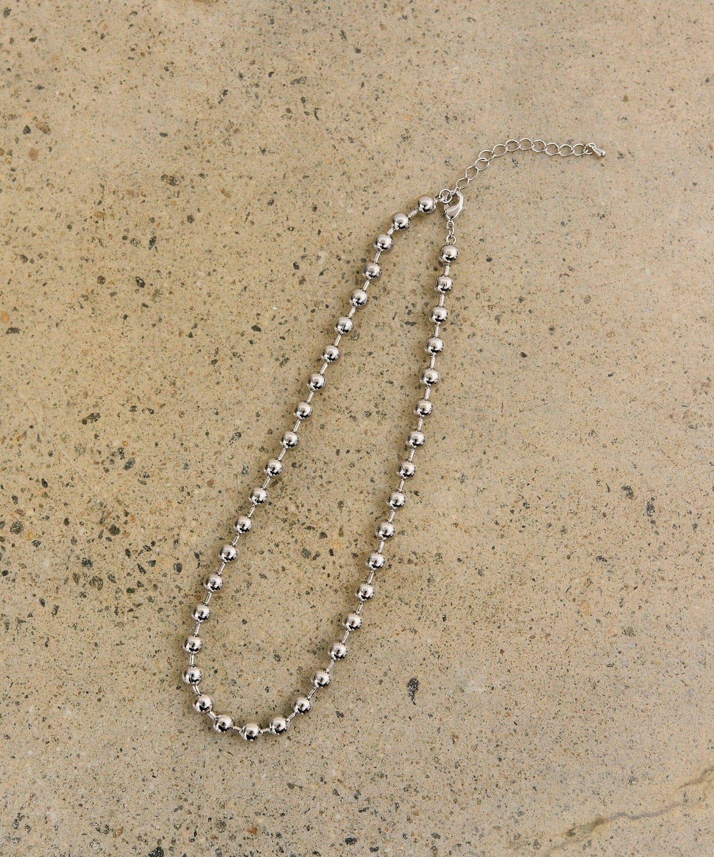 ボールチェーンネックレス