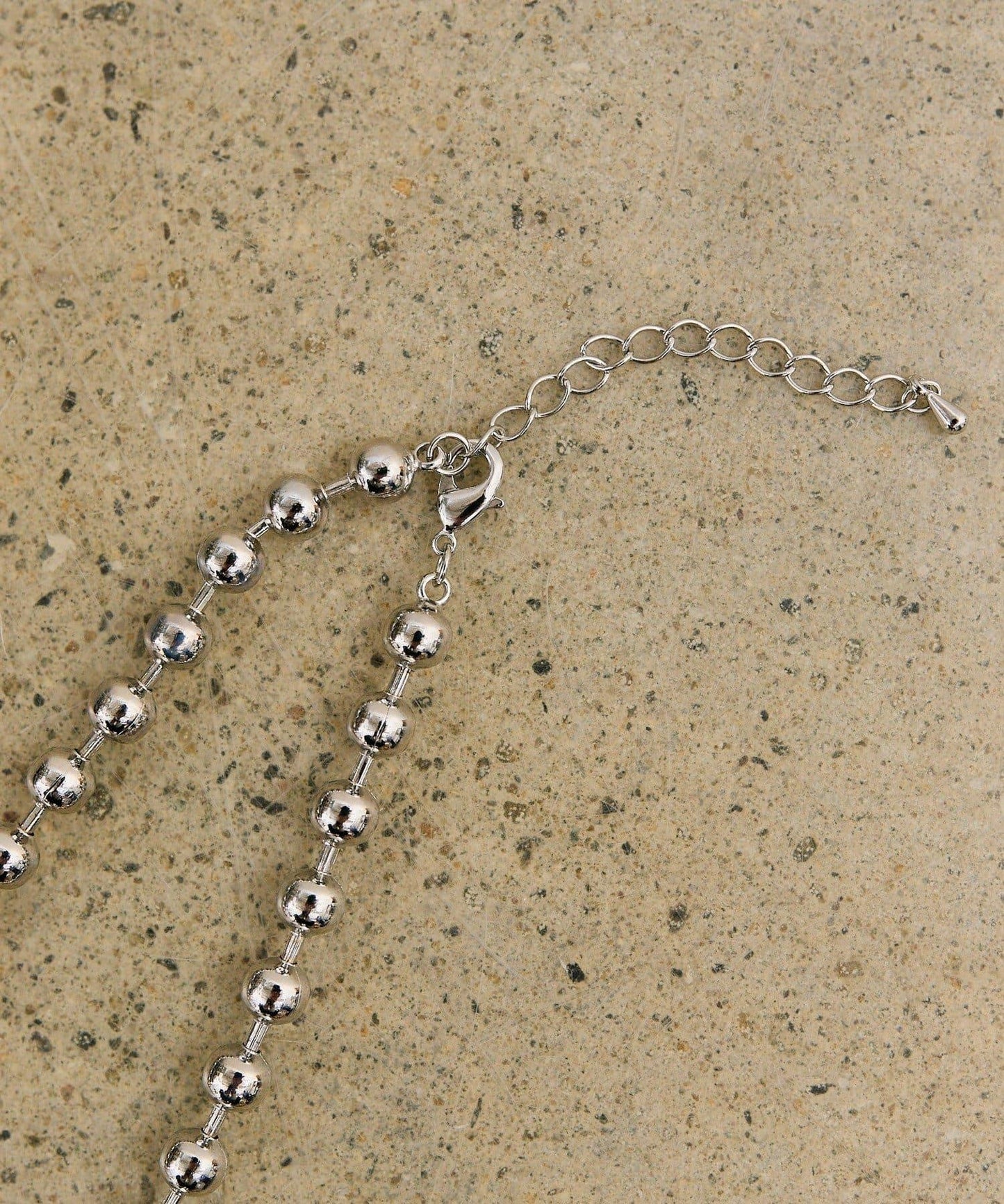 ボールチェーンネックレス