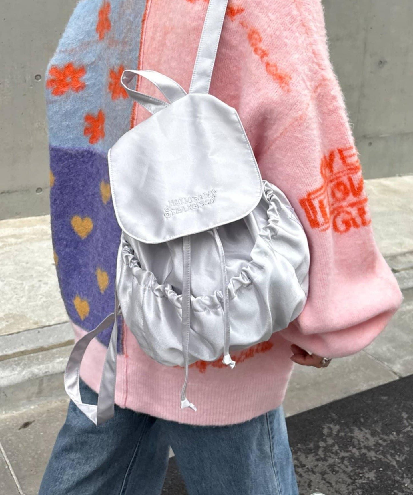 H.S徽標刺繡緞面雙肩包