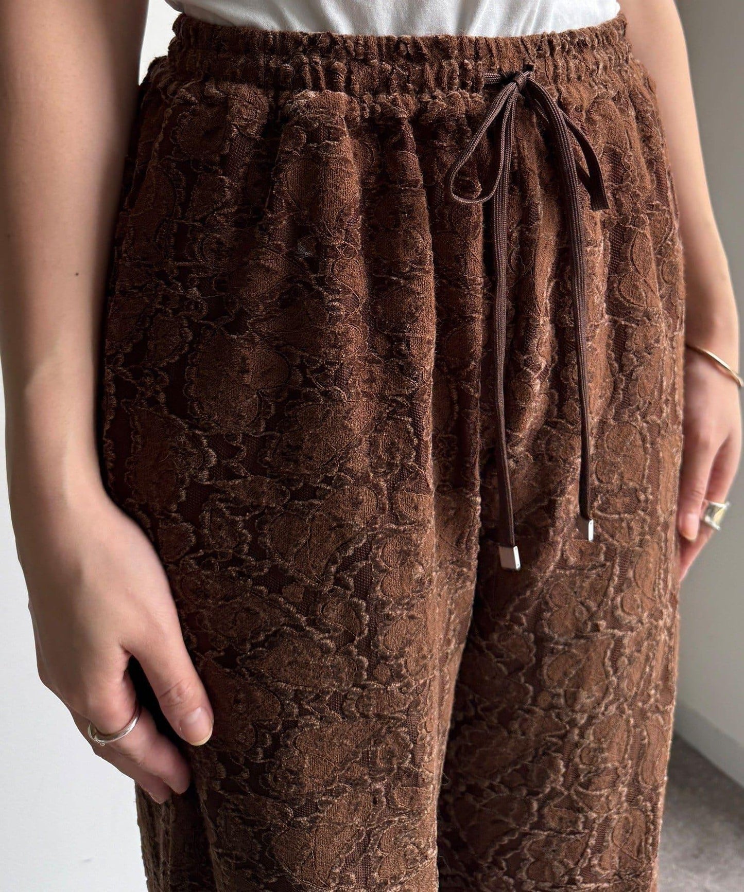 磨毛蕾絲休閒褲