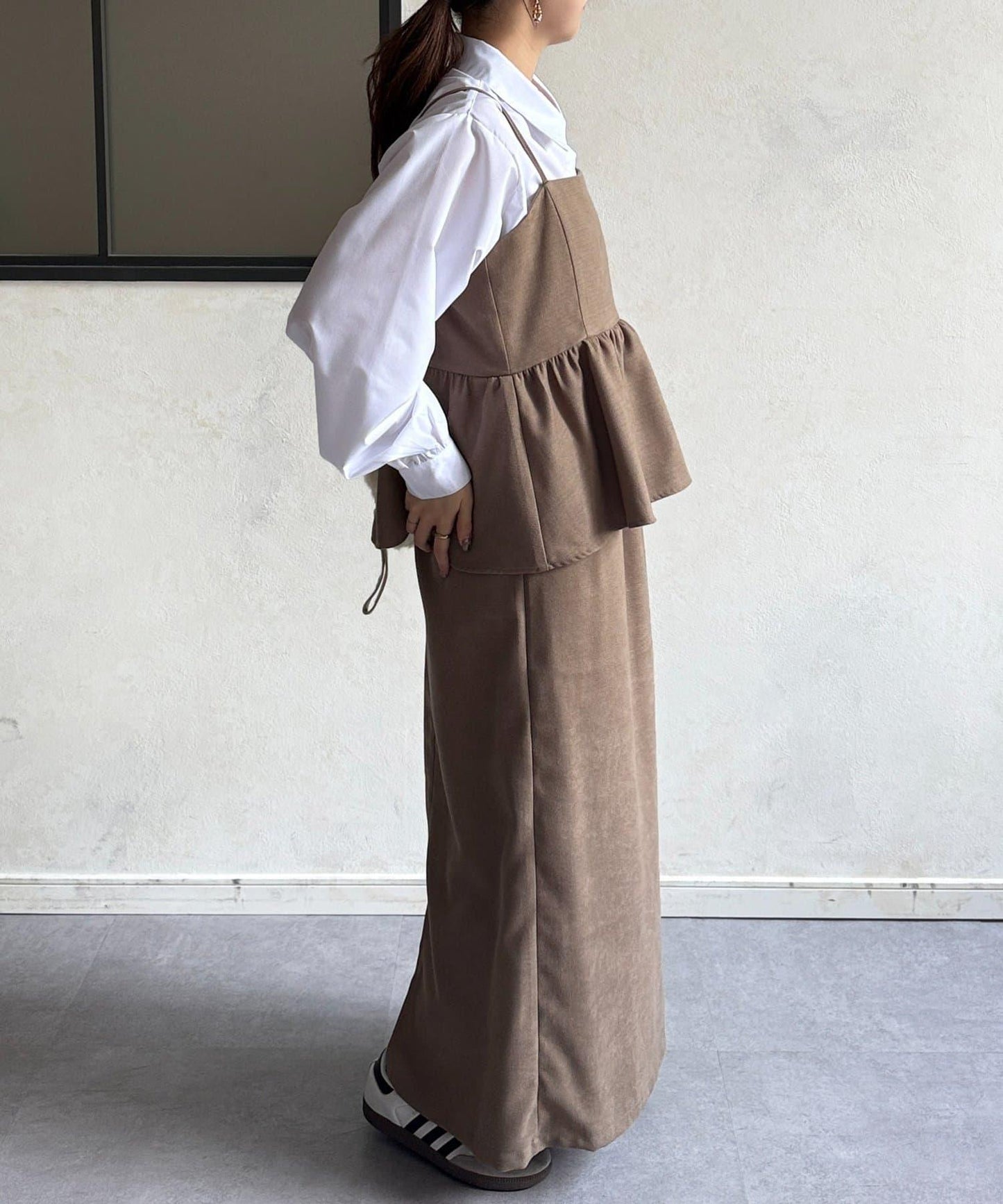 吊帶荷葉邊上衣×修身長裙