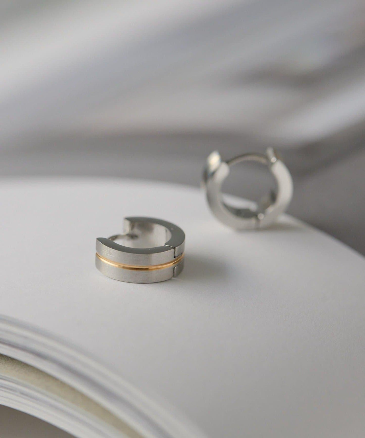 金屬過敏適用/不鏽鋼金色線條圓環耳環