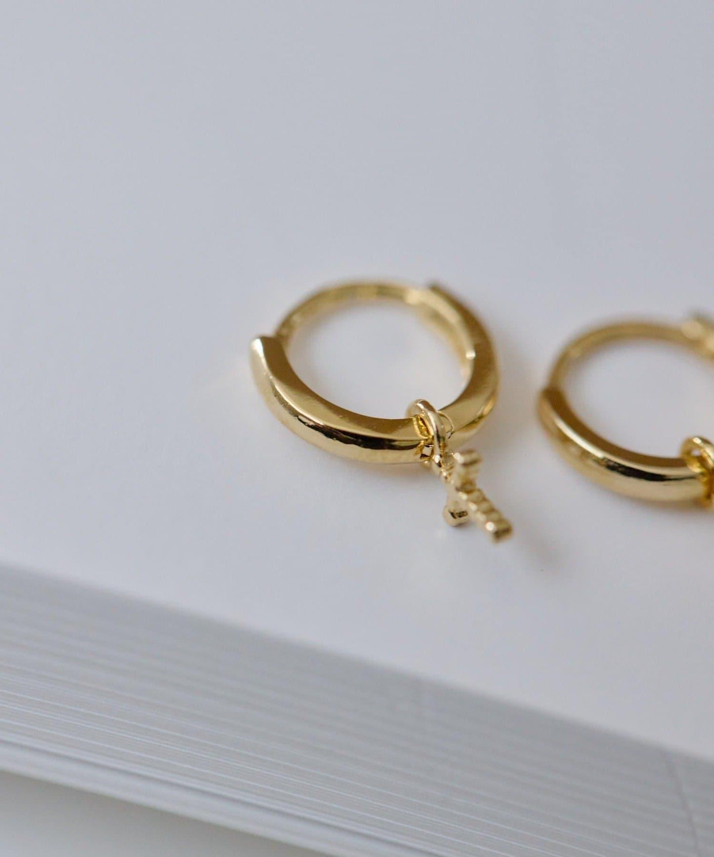 《/スターリングシルバー使用》帶擦銀布圓環耳環