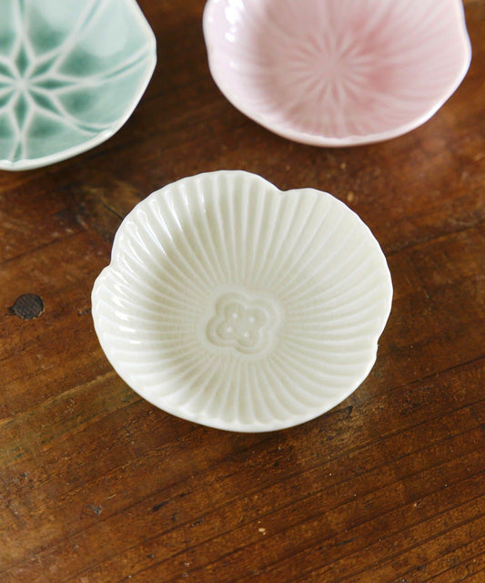 玻璃貫入小碟雪椿/花綻放，新春餐具