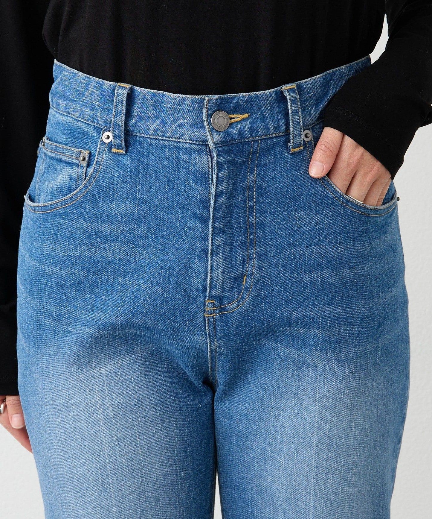 【舒適穿著感】中線壓褶牛仔褲