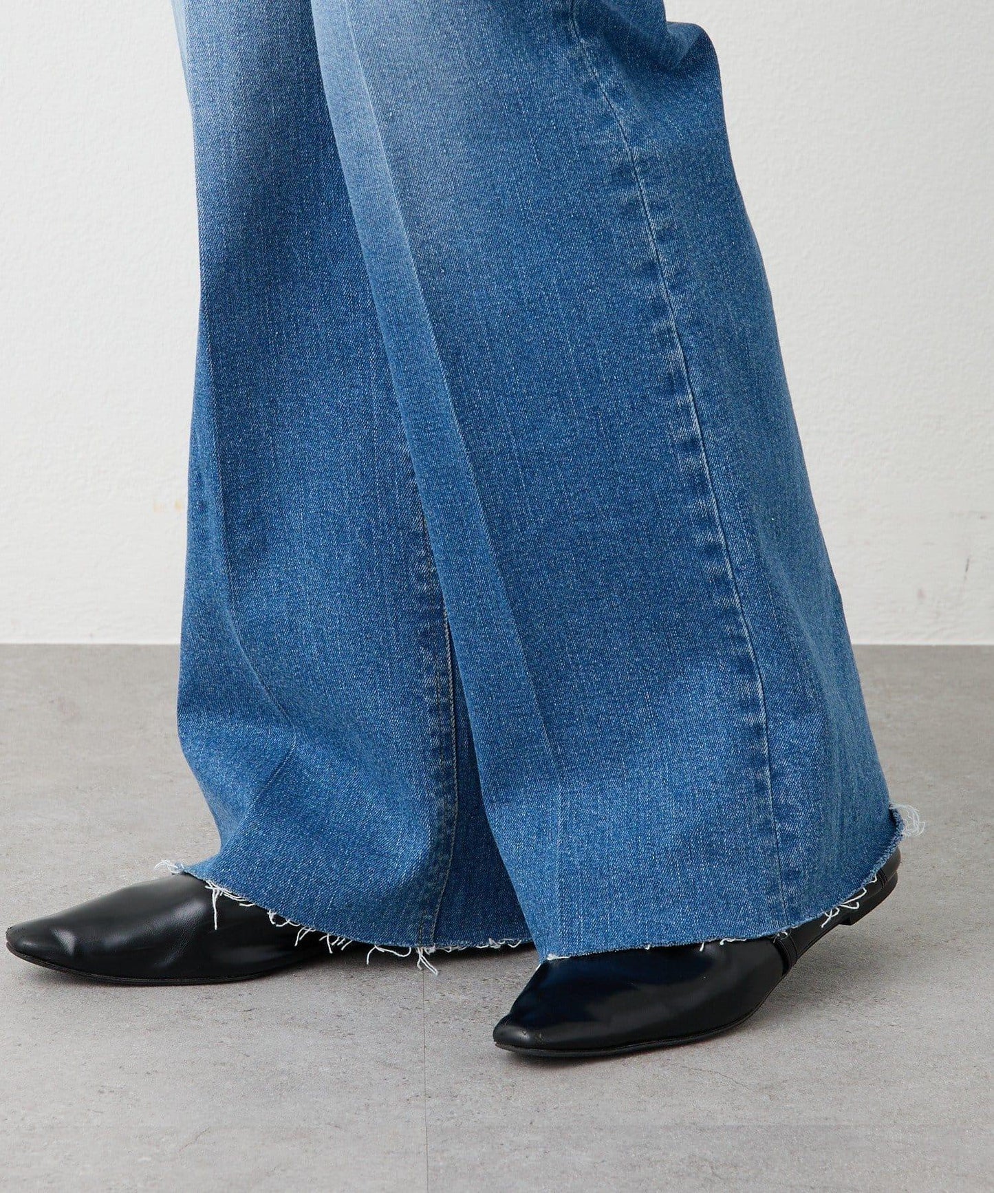 【舒適穿著感】中線壓褶牛仔褲