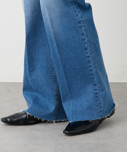 【舒適穿著感】中線壓褶牛仔褲