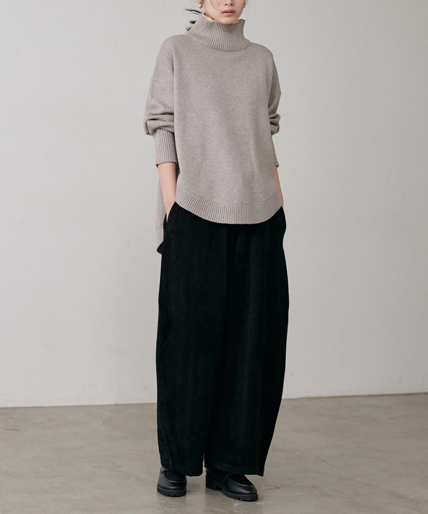 仿天鵝絨人字紋彎曲褲