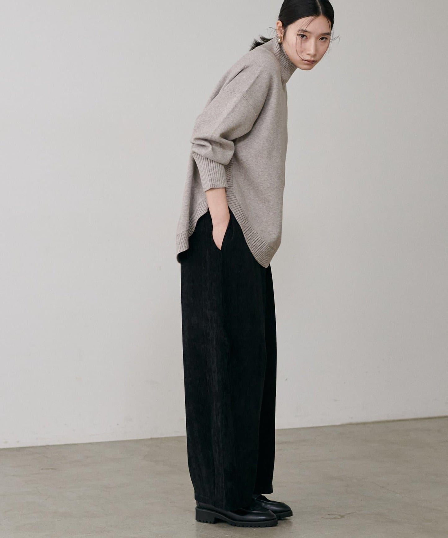 仿天鵝絨人字紋彎曲褲