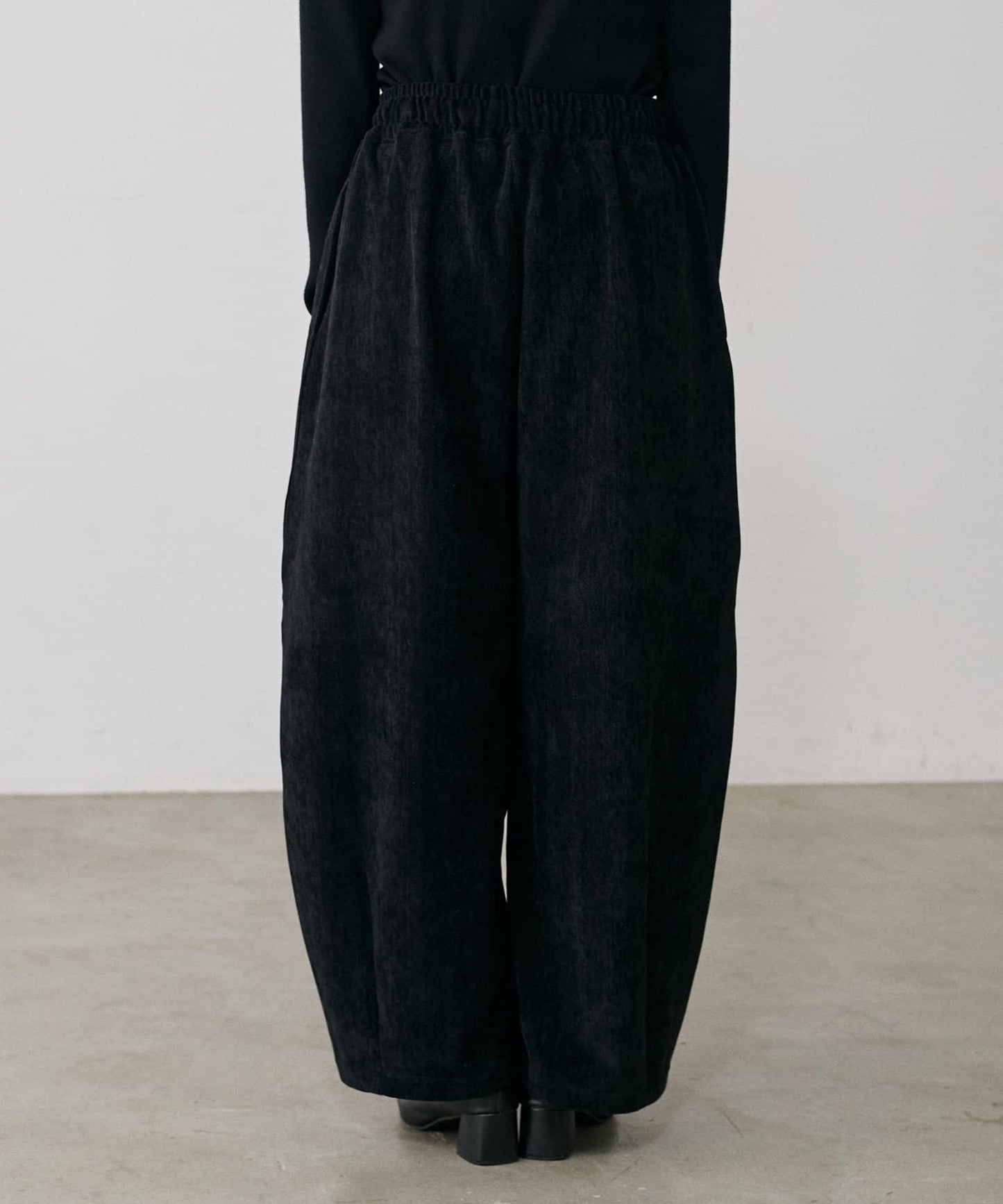 仿天鵝絨人字紋彎曲褲