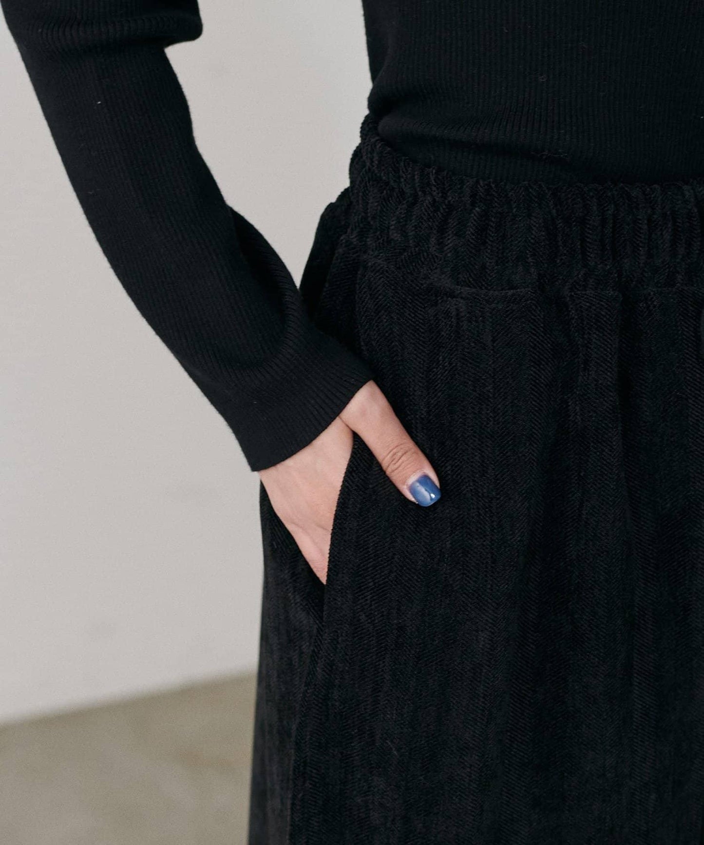 仿天鵝絨人字紋彎曲褲