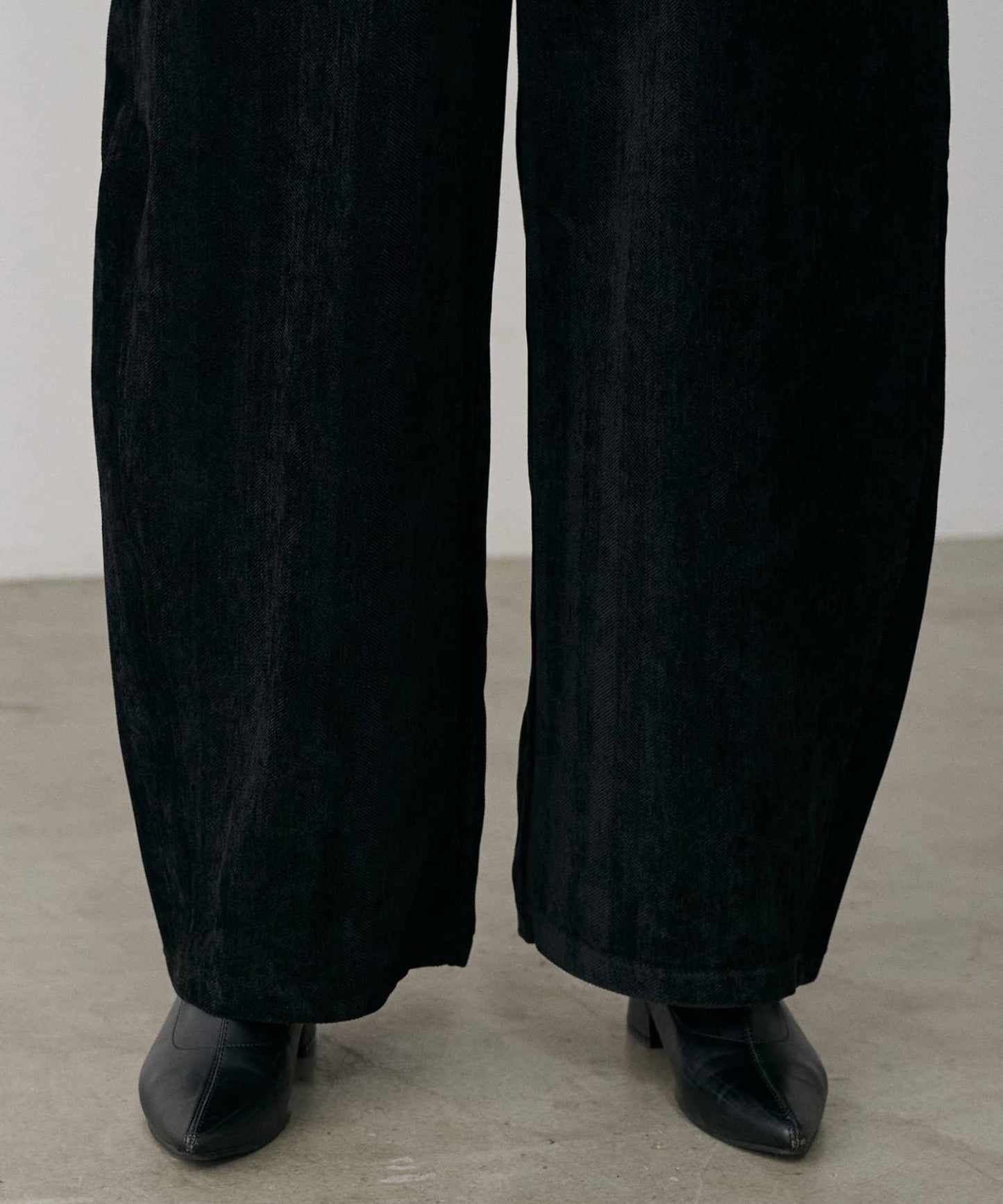 仿天鵝絨人字紋彎曲褲