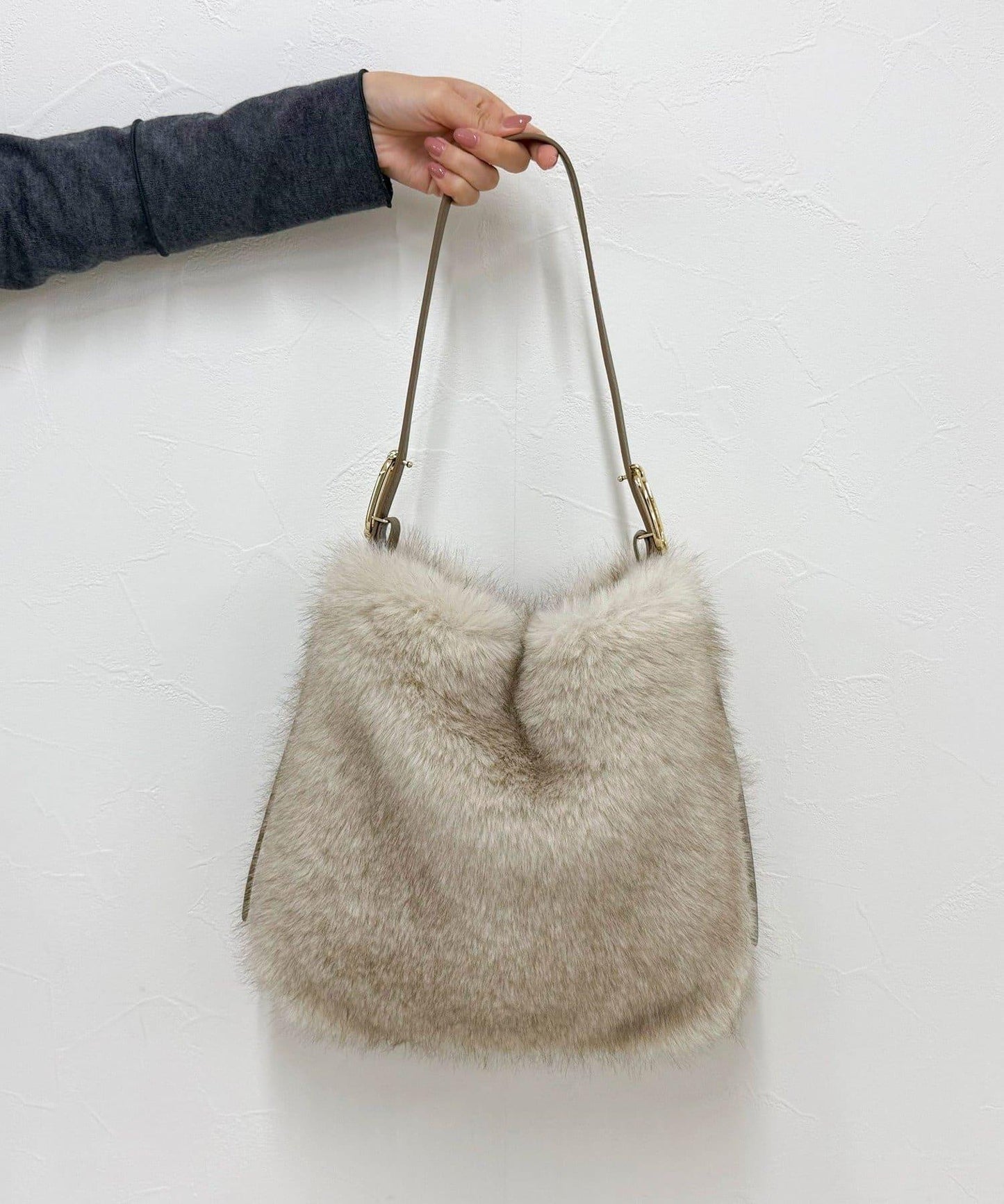 帶扣單手柄毛絨托特包