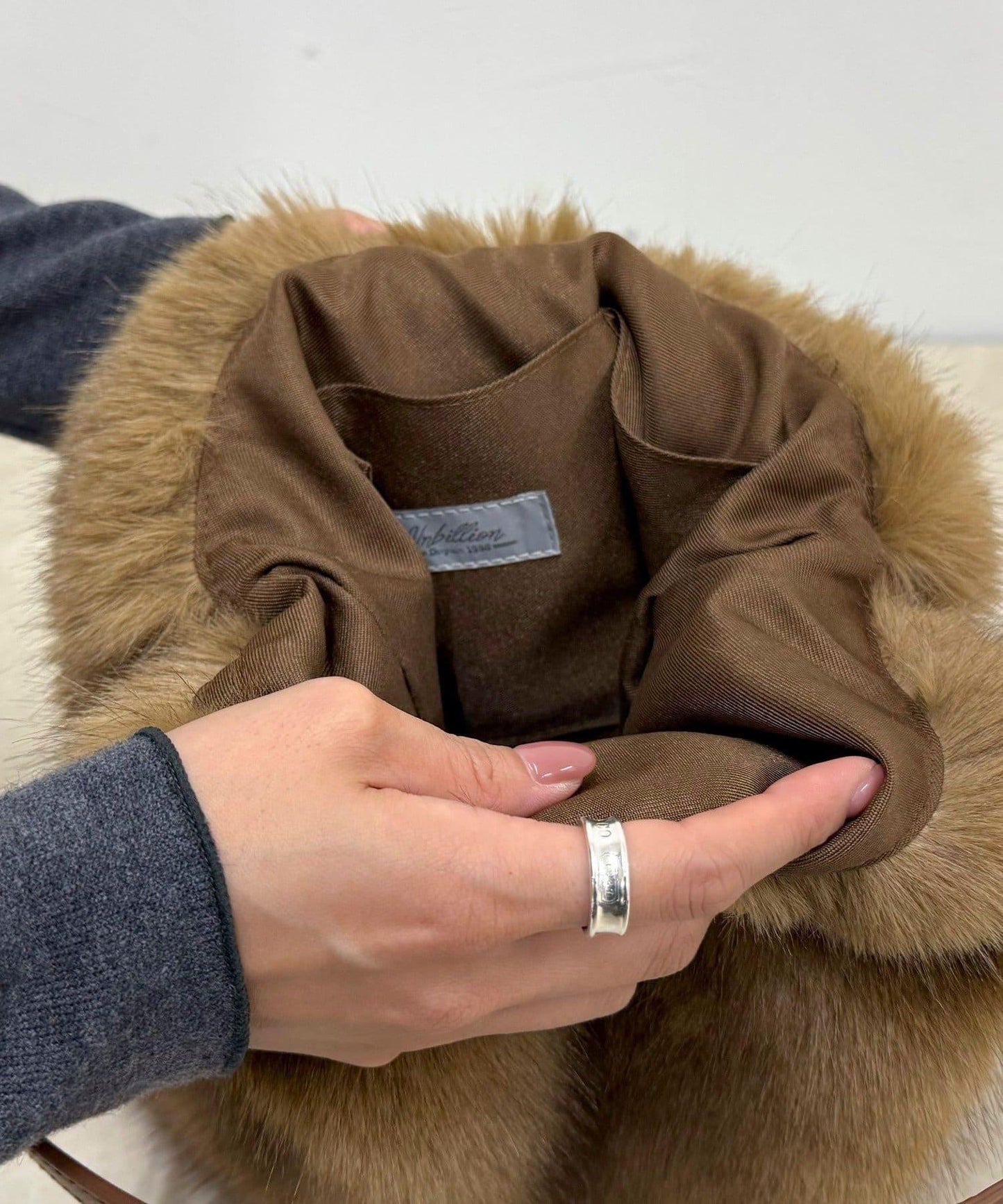 帶扣單手柄毛絨托特包