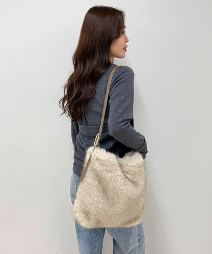 帶扣單手柄毛絨托特包
