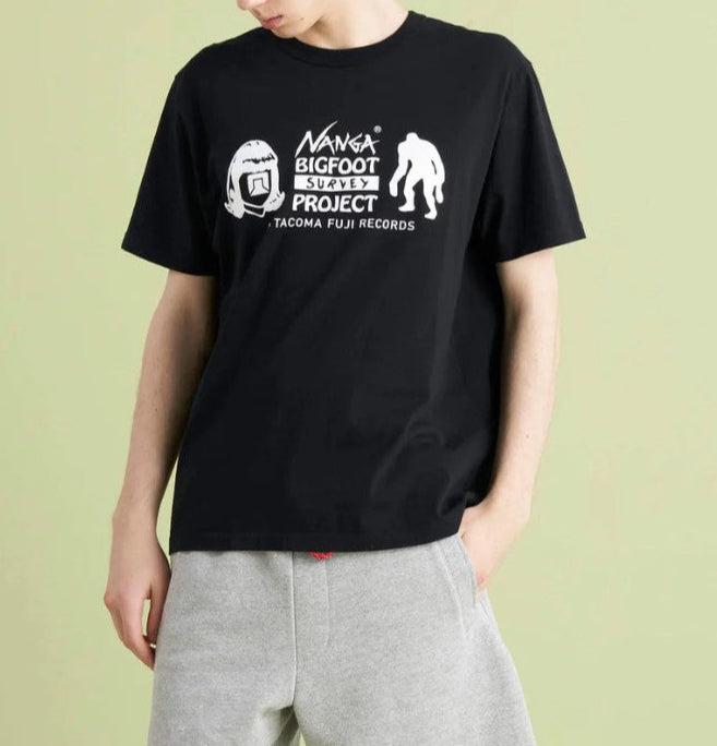 NANGA / NANGA x TACOMA FUJI RECORDS BIGFOOT SURVEY PROJECT LOGO印花短袖T恤