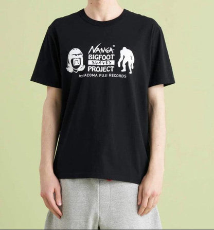 NANGA / NANGA x TACOMA FUJI RECORDS BIGFOOT SURVEY PROJECT LOGO印花短袖T恤