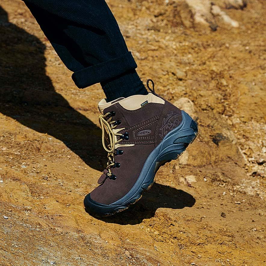 KEEN MENS PYRENEES KEEN x MOUNTAIN RESEARCH 男士戶外登山鞋