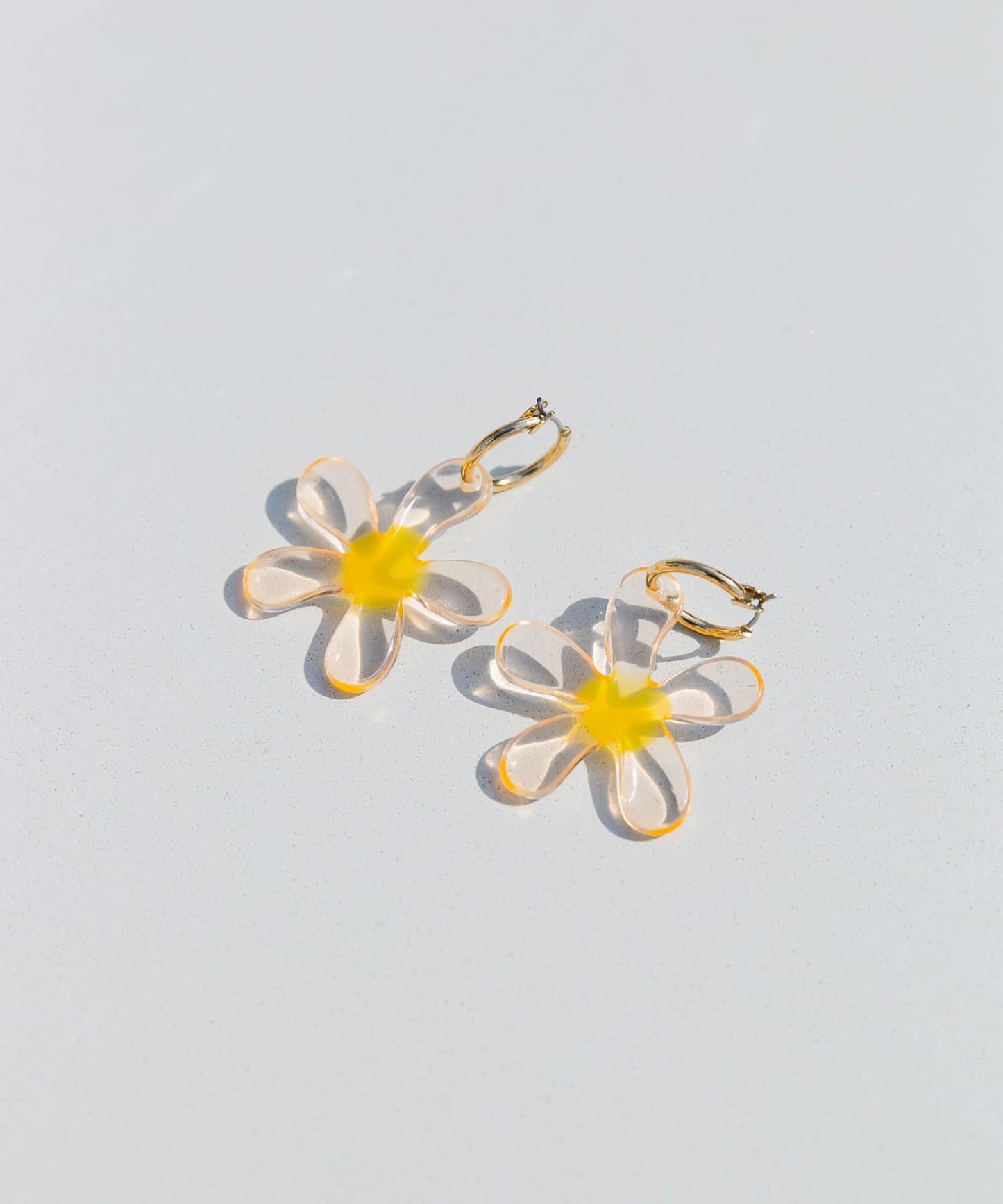 透明花朵金屬圓環耳環