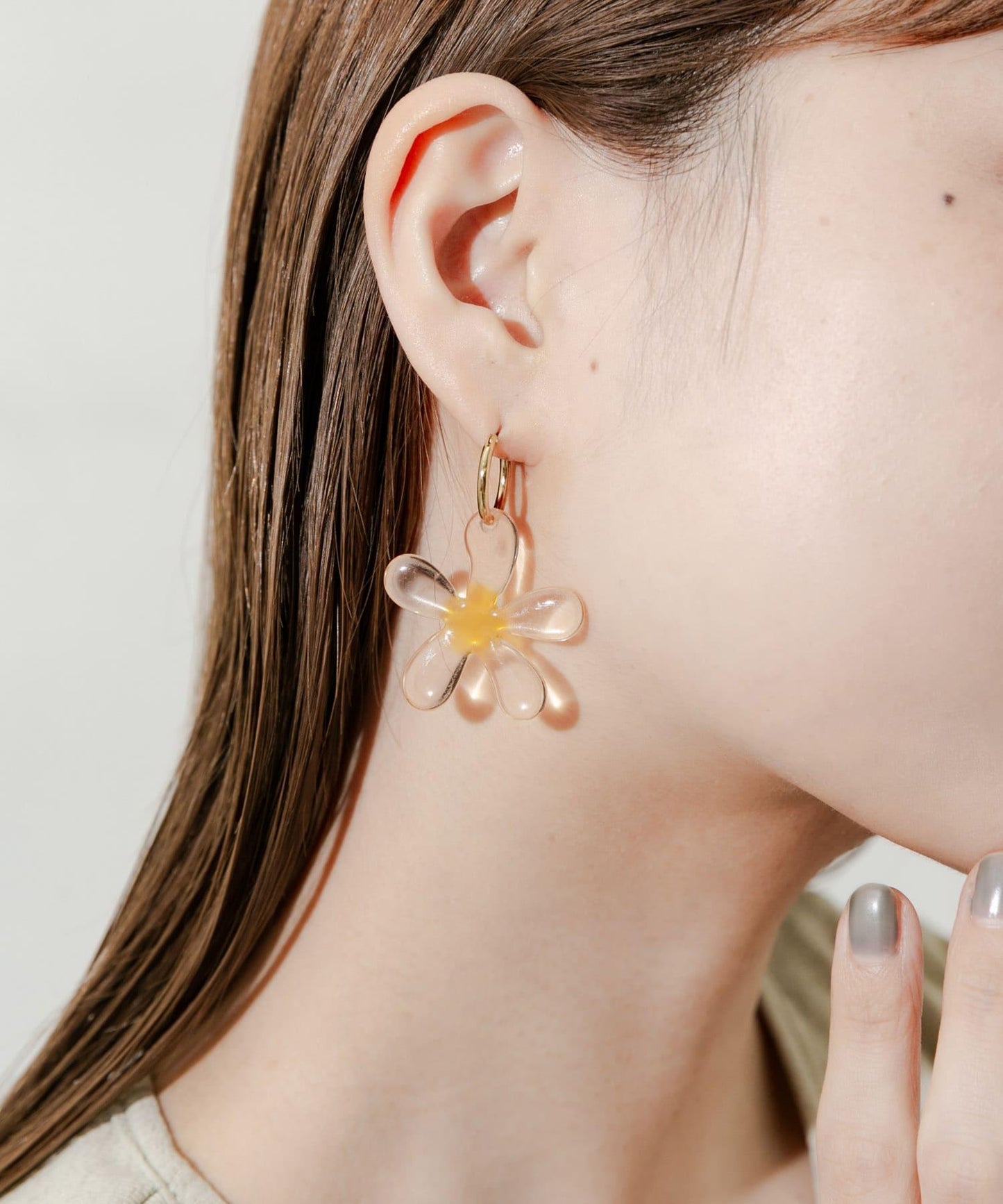 透明花朵金屬圓環耳環