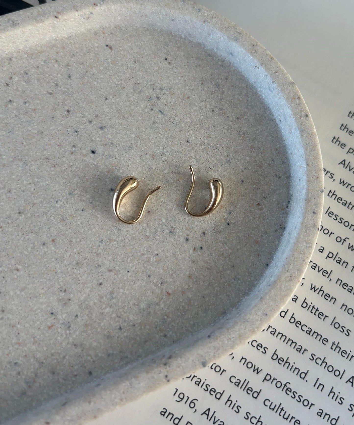 GOLDY水滴形耳鉤耳環