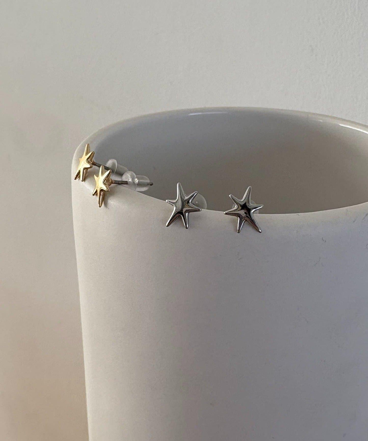 〈GOLDY/ゴールディ〉星塵耳釘