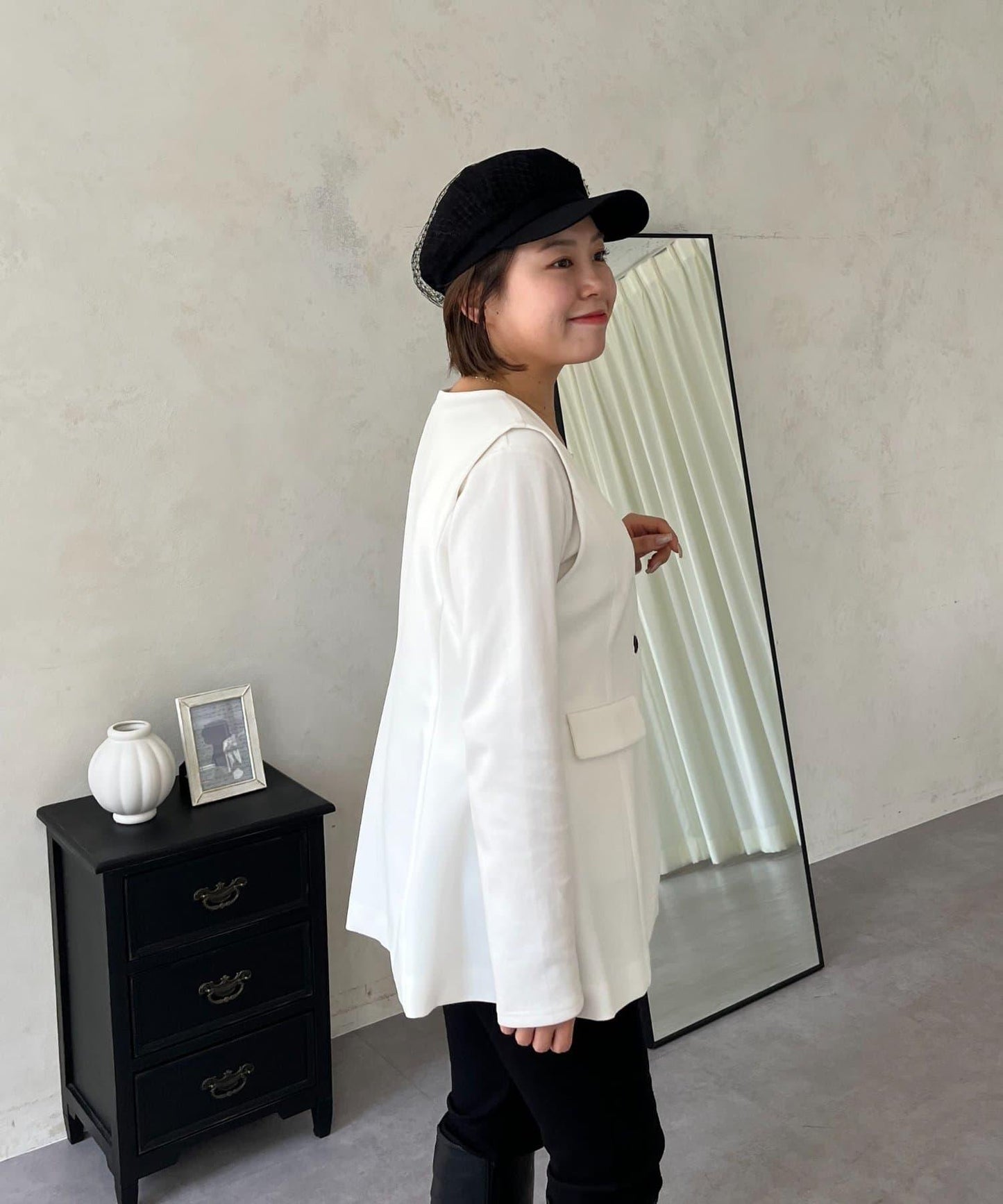 【MOMO】荷葉邊V領無袖外套