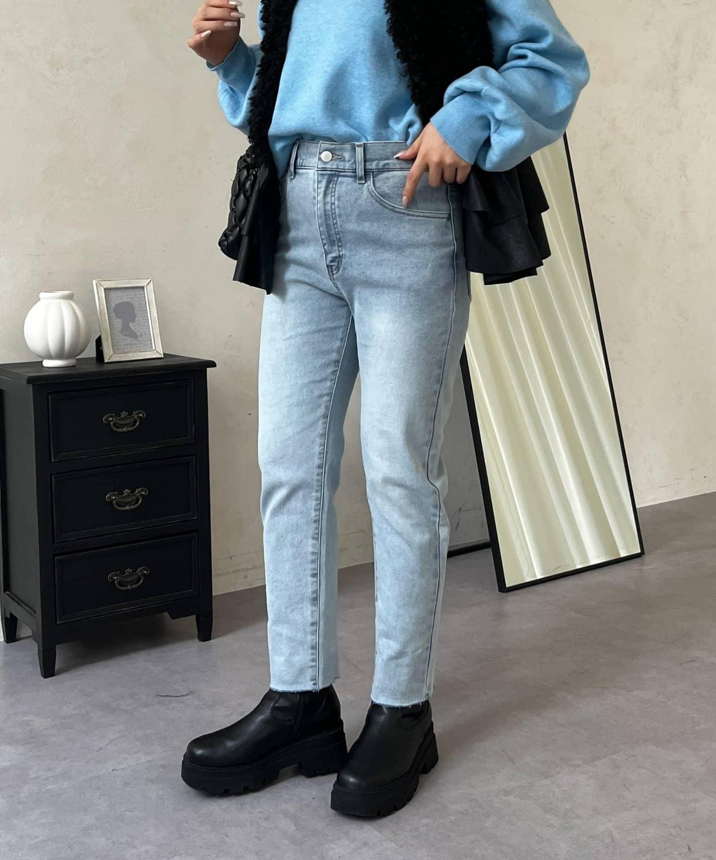 【MOMO】內層微絨彈力錐形牛仔褲