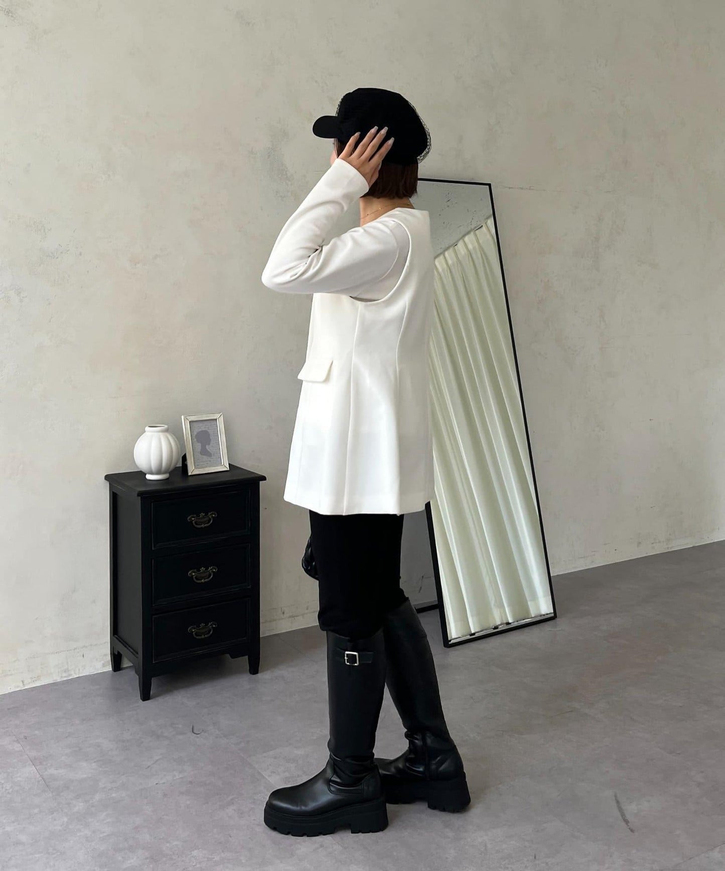 【MOMO】荷葉邊V領無袖外套