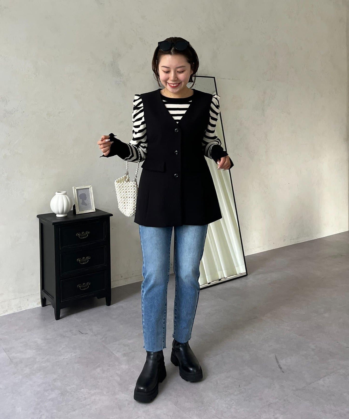 【MOMO】荷葉邊V領無袖外套