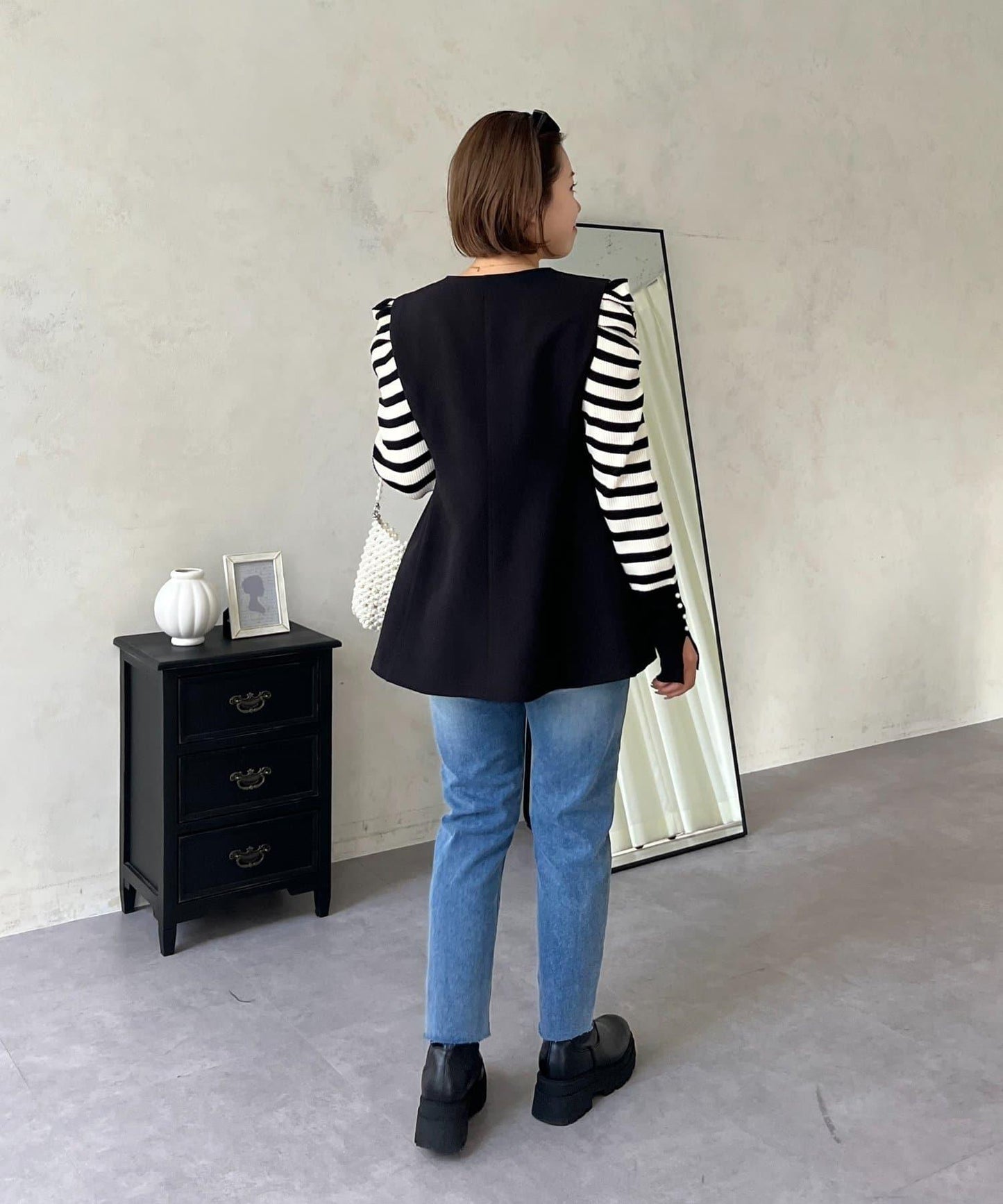 【MOMO】荷葉邊V領無袖外套