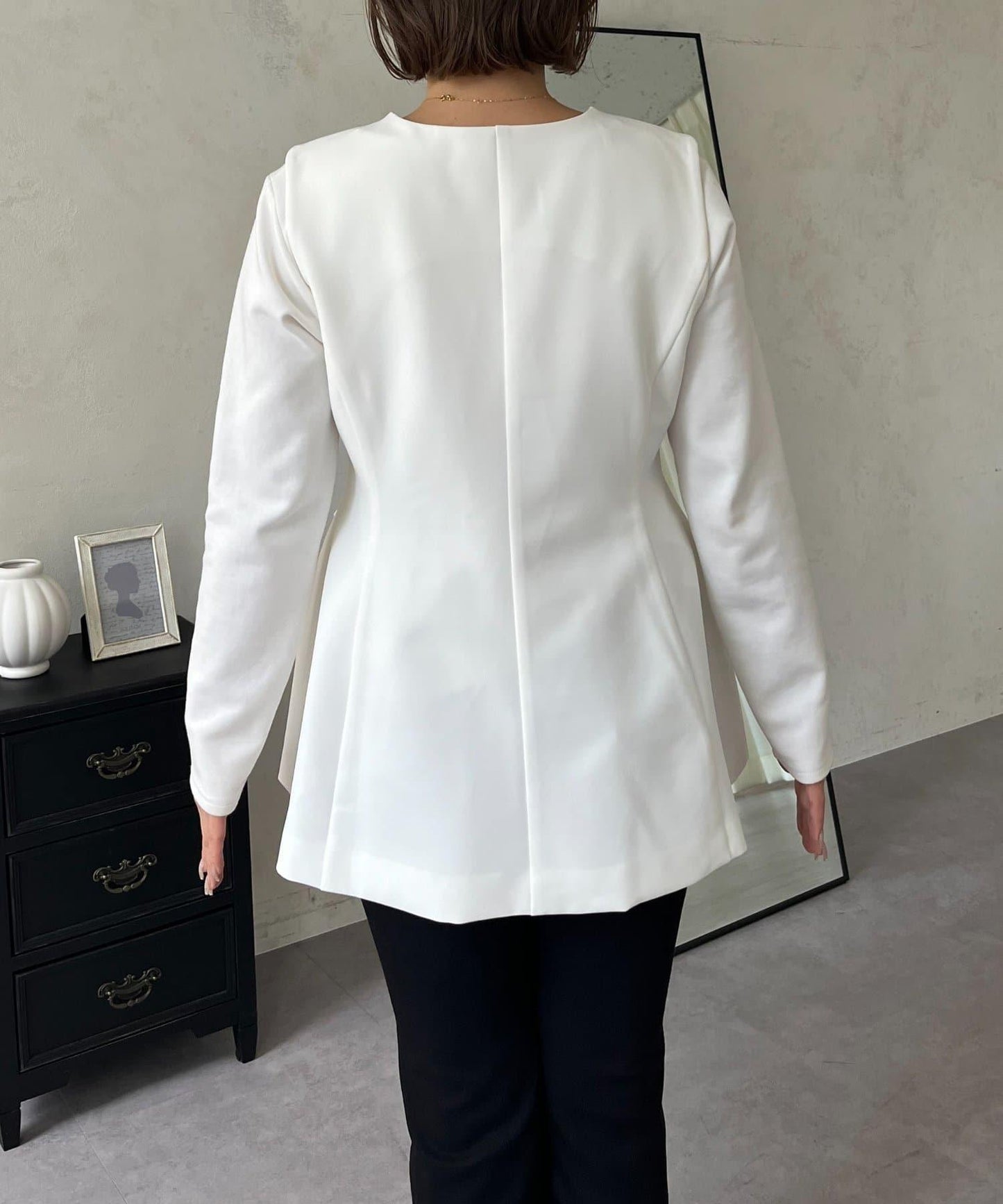 【MOMO】荷葉邊V領無袖外套