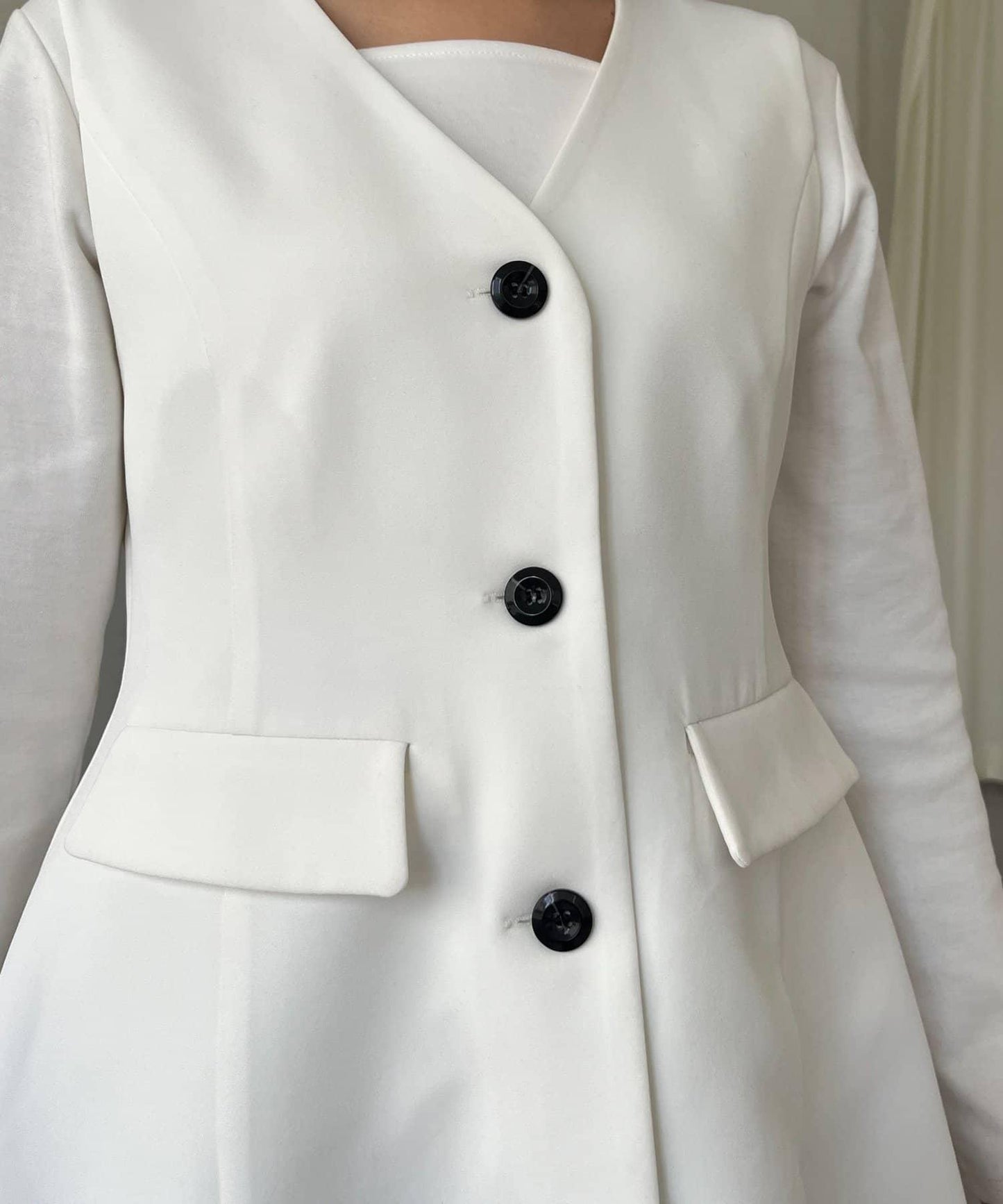 【MOMO】荷葉邊V領無袖外套