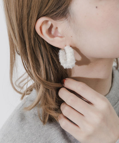 毛絨圈形耳環