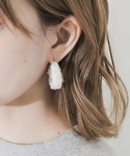 毛絨圈形耳環