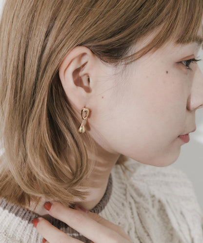 微光金屬圓環垂墜耳環