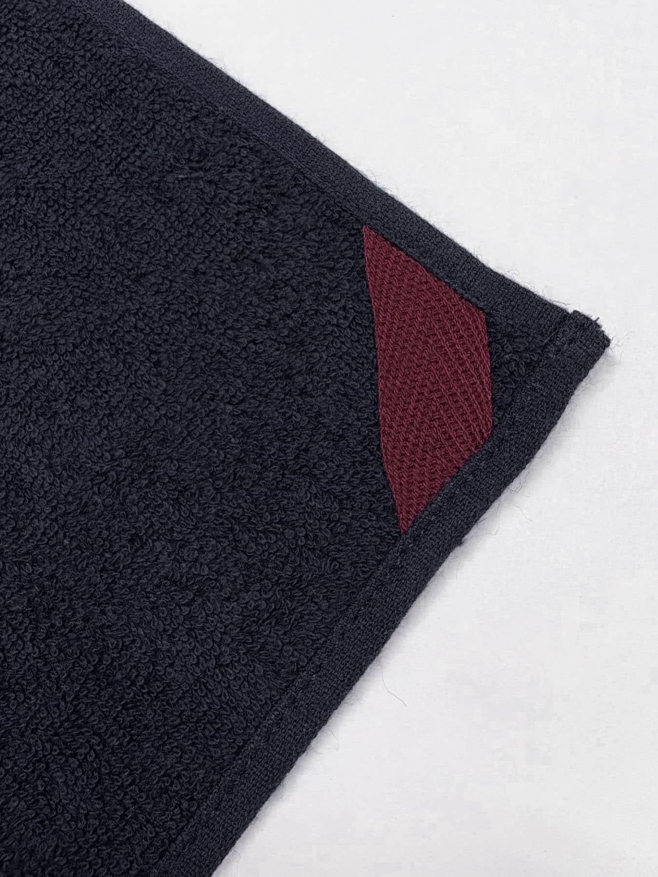 『UR TECH』字母刺繡手帕毛巾