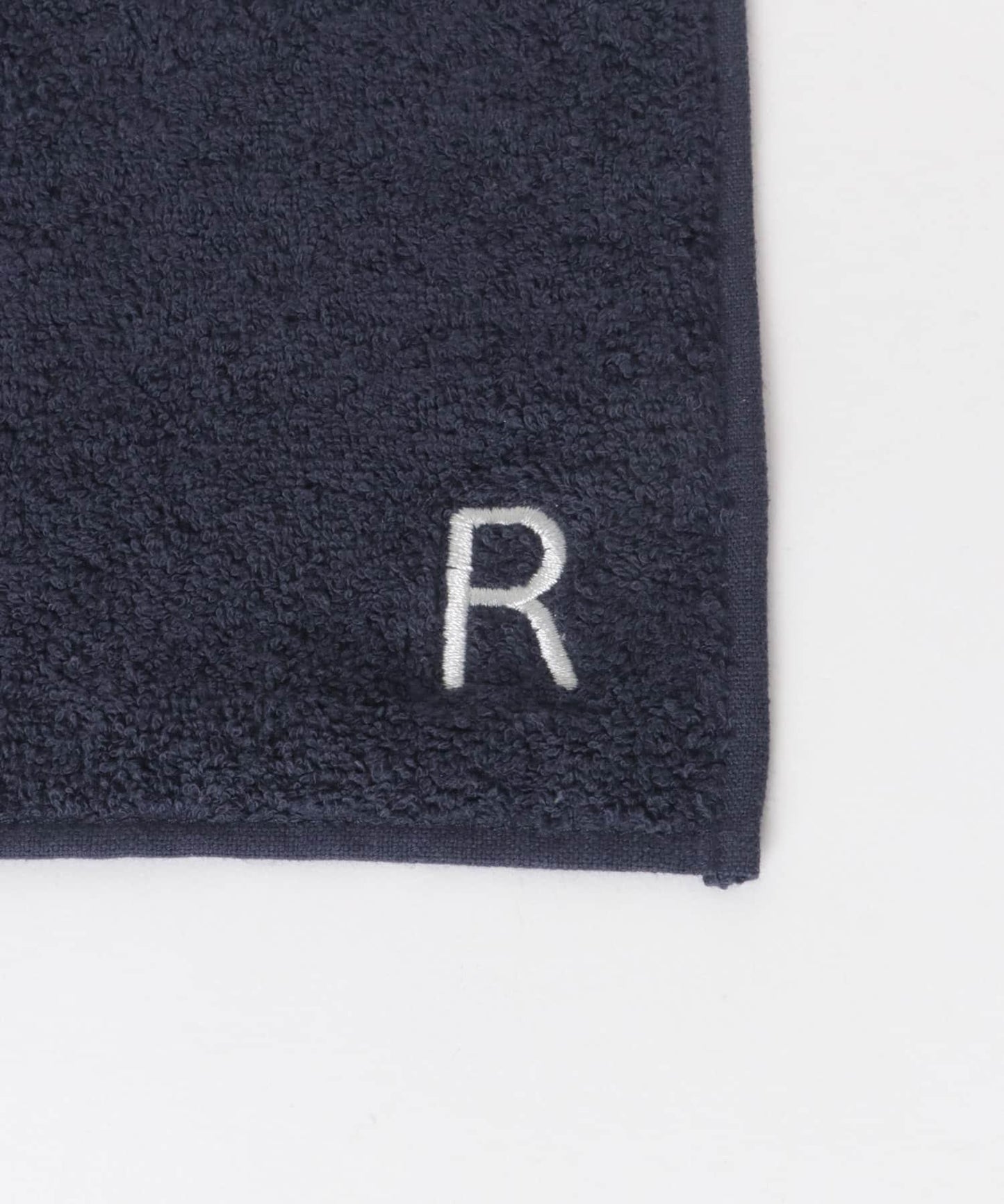 『UR TECH』字母刺繡手帕毛巾