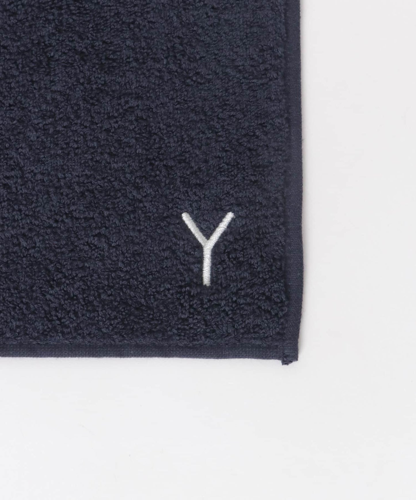 『UR TECH』字母刺繡手帕毛巾