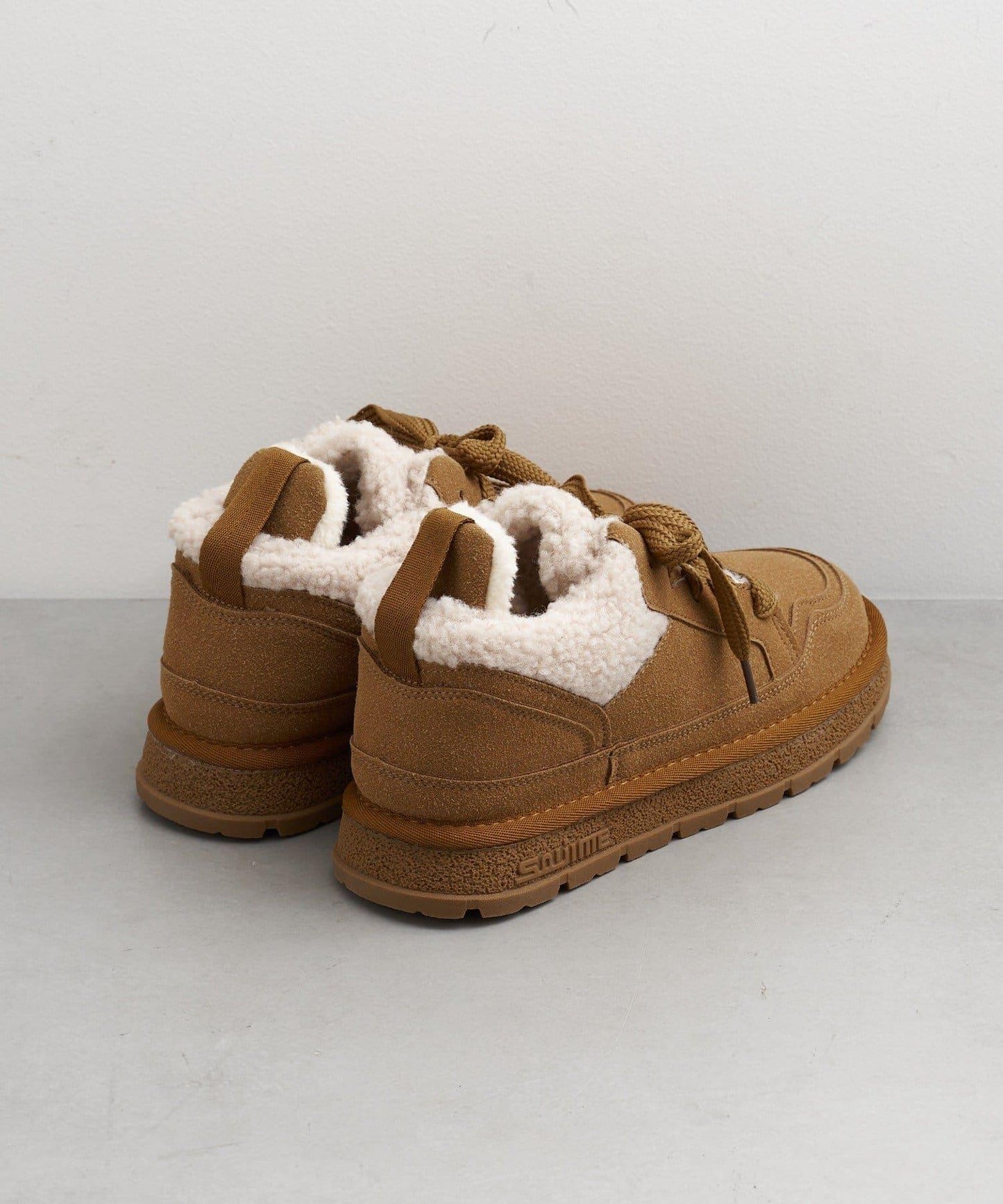 帶羔毛麂皮休閒鞋