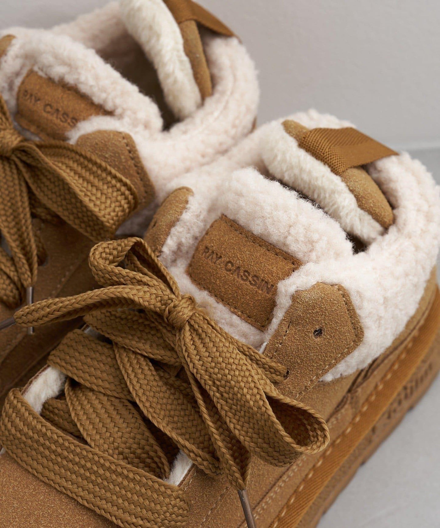 帶羔毛麂皮休閒鞋