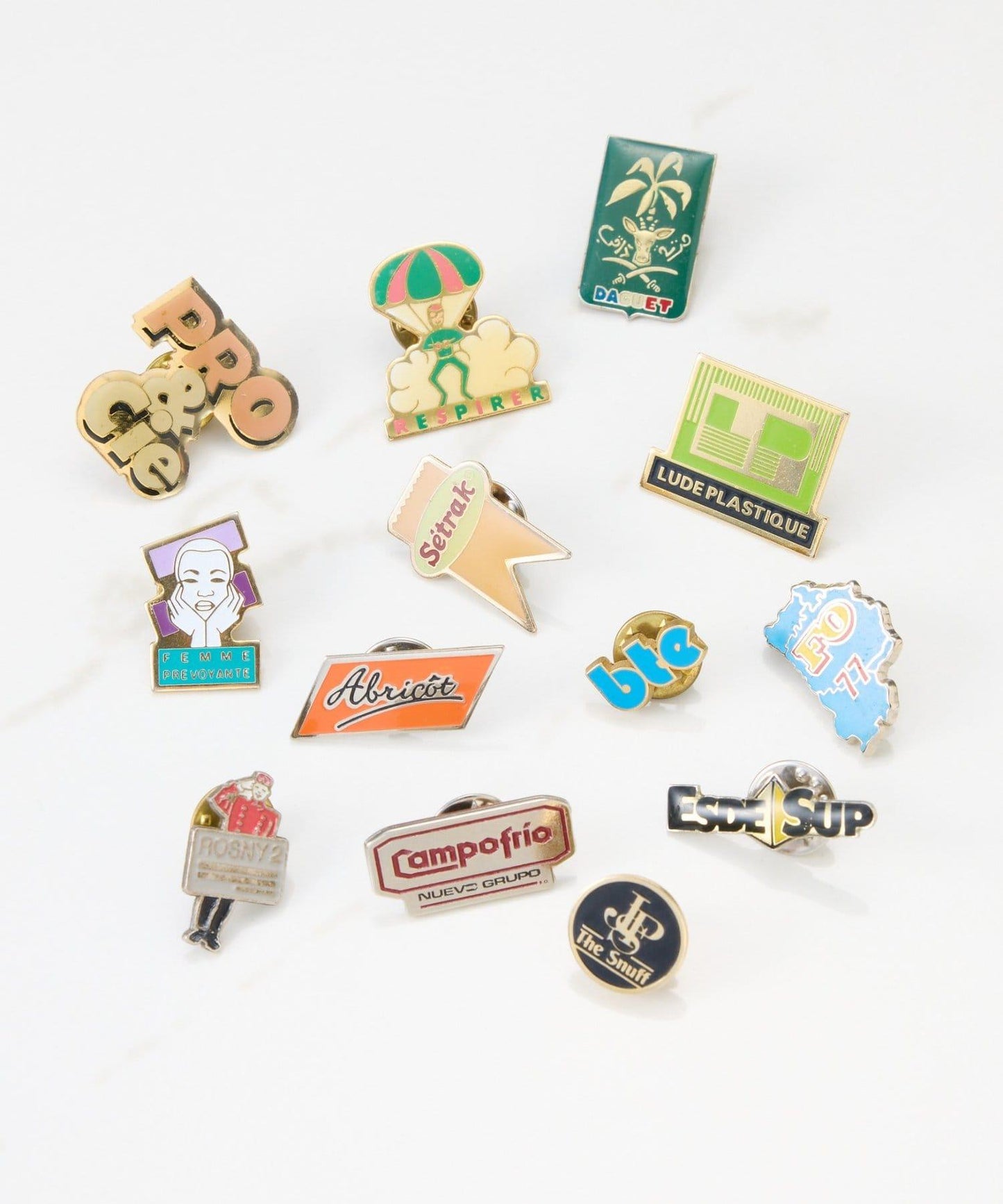 【附胸針】Q.anos 三角形牛仔包